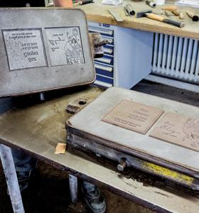 Produktionsprozess einer Bronzetafel-02